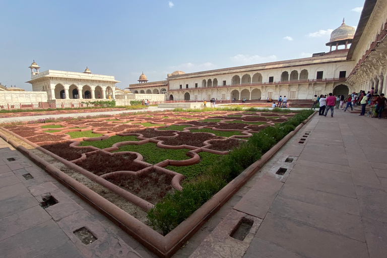 Von Delhi aus: Tajmahal-Tour mit dem Gatimaan-Zug (alles inklusive)Zug 2. Klasse mit Auto, Reiseführer, Mittagessen und Eintrittskarten für Sehenswürdigkeiten