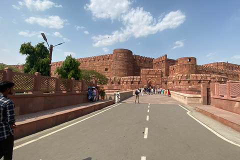 Depuis Delhi : visite du Tajmahal en train gatimaan, tout comprisTrain de 2ème classe avec voiture privée et guide