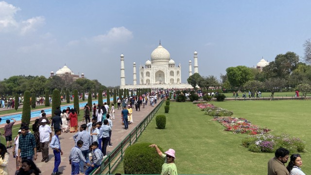 Visit From Delhi: Agra Day Tour by Gatimaan Train with Taj Mahal in duadsagar