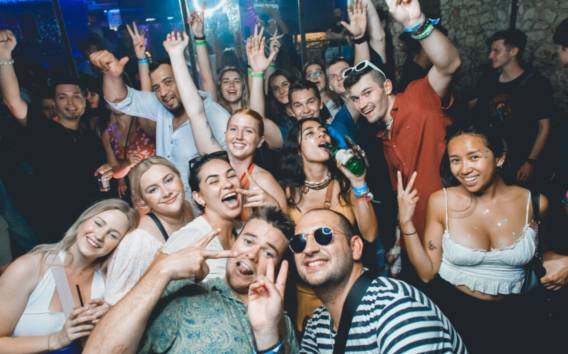 Prag: Kneipentour mit Open Bar und Nachtclub-Eintritt