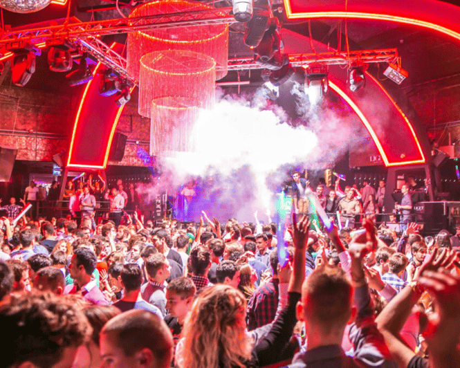 Prague Tournée des bars avec open bar et entrée en boîte de nuit