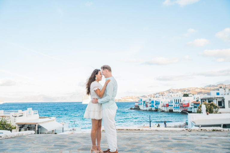 Mykonos: fotoshoot met een privévakantiefotograaf90 minuten + 45 foto's op 2 locaties