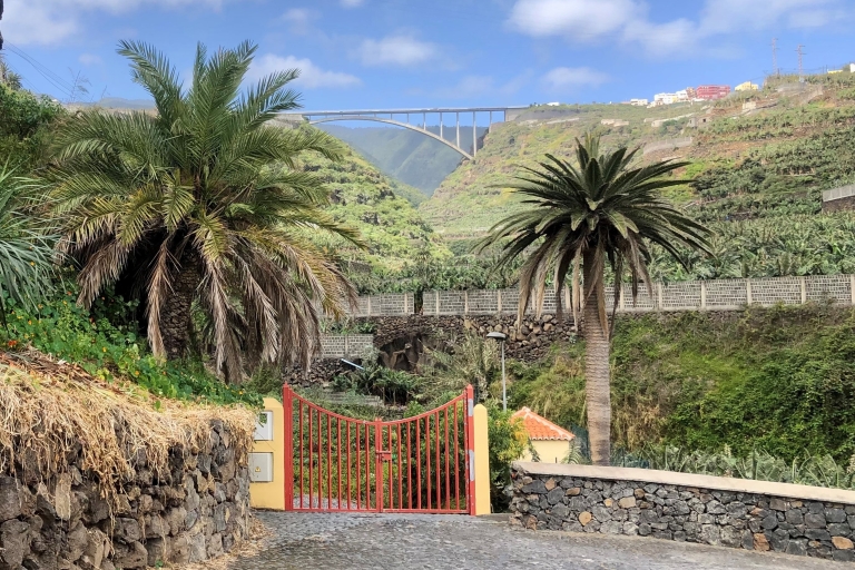La Palma: Norden (Bustour)Los Cancajos - Abholung der Apotheke Bushaltestelle