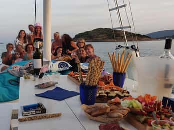 Porto-Vecchio: dinner aperitif at the sunset at sea