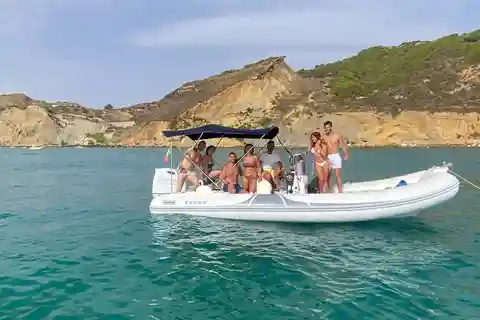 San Leone: tour di mezza giornata in barca Scala dei Turchi con skipper