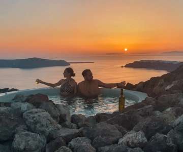 Santorini: Experiencia en un jacuzzi volcánico con vistas a la Caldera