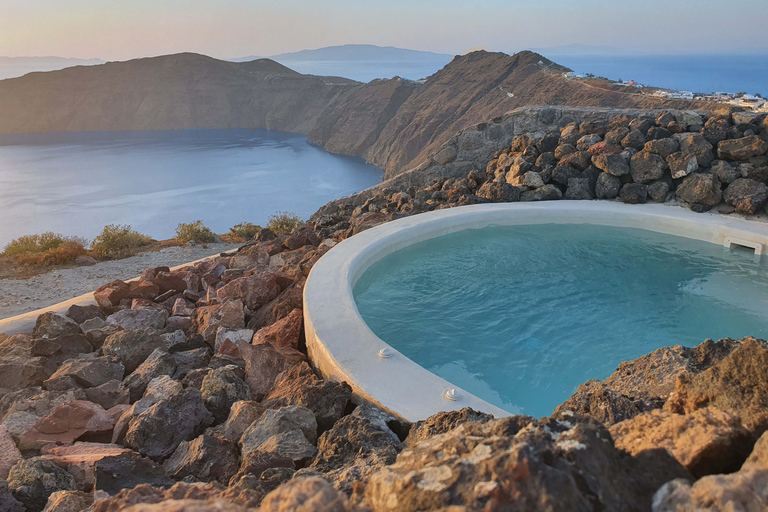 Santorin: Vulkanisches Hot-Tub-Erlebnis mit Blick auf die CalderaVulkanisches Hot-Tub-Erlebnis mit Blick auf die Caldera