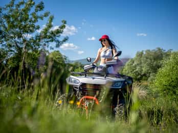 Spalato: Tour in quad dell'entroterra dalmata, nuoto e pranzo BBQ