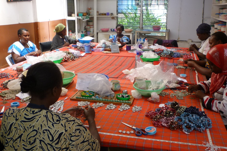 Giraffe Center, Beads Center &amp; Karen Blixen Museum Day TourGiraffe Center, Karen Blixen Museum &amp; Beads Center Day Tour