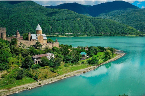 2 Days in Georgia: Retro Tbilisi & Kazbegi & Gudauri