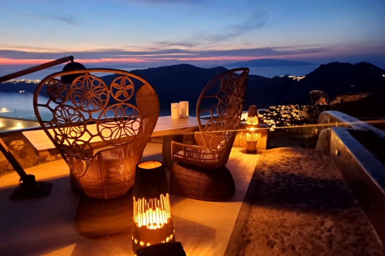 Romantisch privédiner op Santorini met uitzicht op de caldera en de zonsondergangPrivé romantisch diner met uitzicht op Caldera en zonsondergang in Santorini