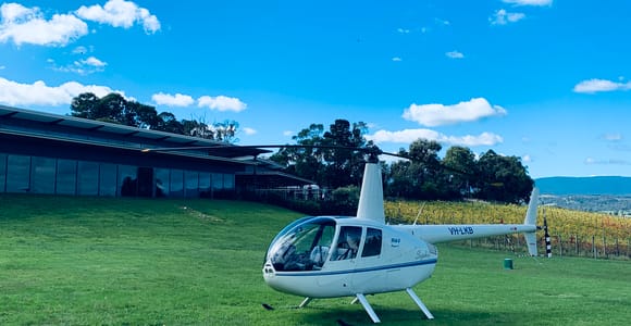 Melbourne: Privates Mittagessen auf einem Weingut im Yarra Valley mit dem Hubschrauber