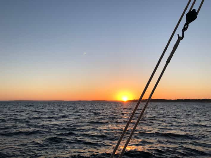 Portim O Paseo En Velero Al Atardecer Getyourguide