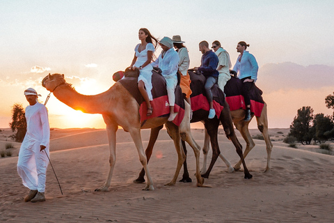 Dubai Dünen: Wüstensafari mit Abendessen bei SonnenuntergangGemeinsame Wüstensafari am Abend mit alkoholfreien Getränken