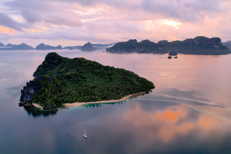 2 jours de croisière privée à El Nido sur un voilier de 43 piedsCroisière privée de deux jours à El Nido à bord d'un voilier de 43 pieds