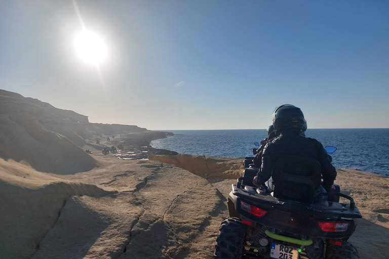 Från Malta: Blå lagunen och Gozo-tur med fyrhjulingar och middagDelad fyrbäddsrum