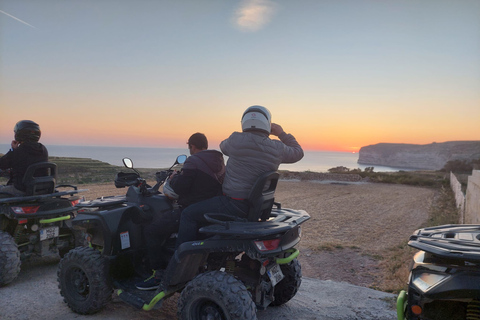 De Malta: Passeio pela Lagoa Azul e Gozo com quadriciclos e jantarQuadra compartilhada