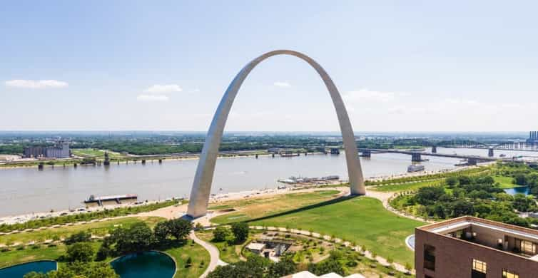 St. Louis: Guided Small Group City Tour with River Cruise | GetYourGuide