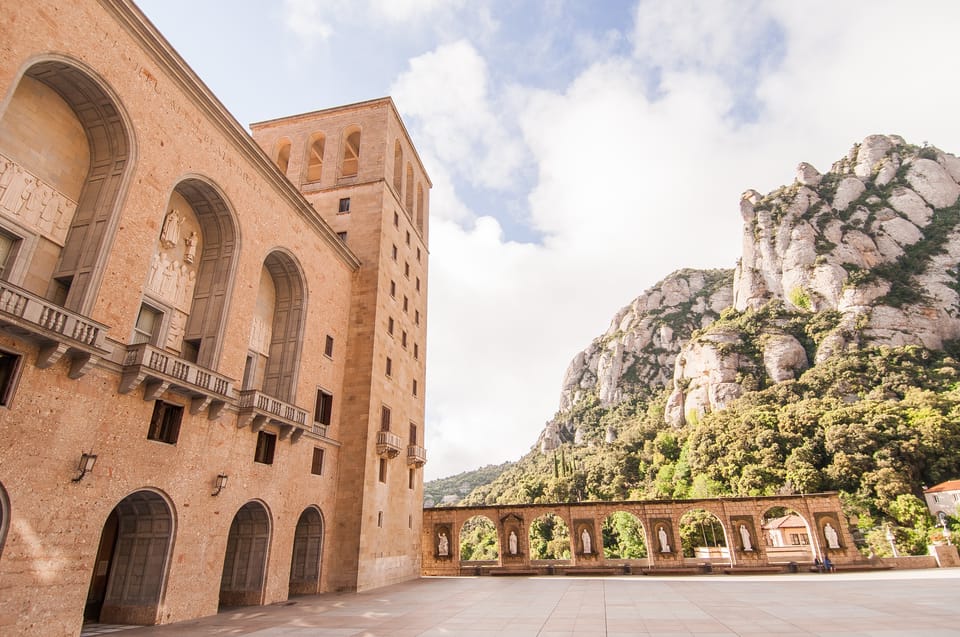 Depuis Barcelone Visite guidée de Montserrat avec billet d entrée