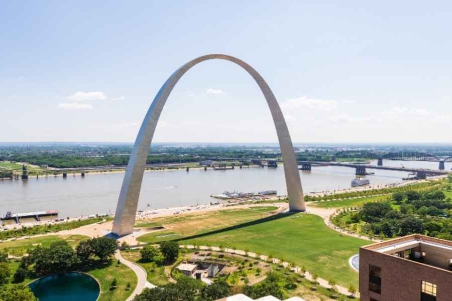 St. Louis: Geführte Tour mit Bootsfahrt und Hubschrauberrundflug. Foto: GetYourGuide
