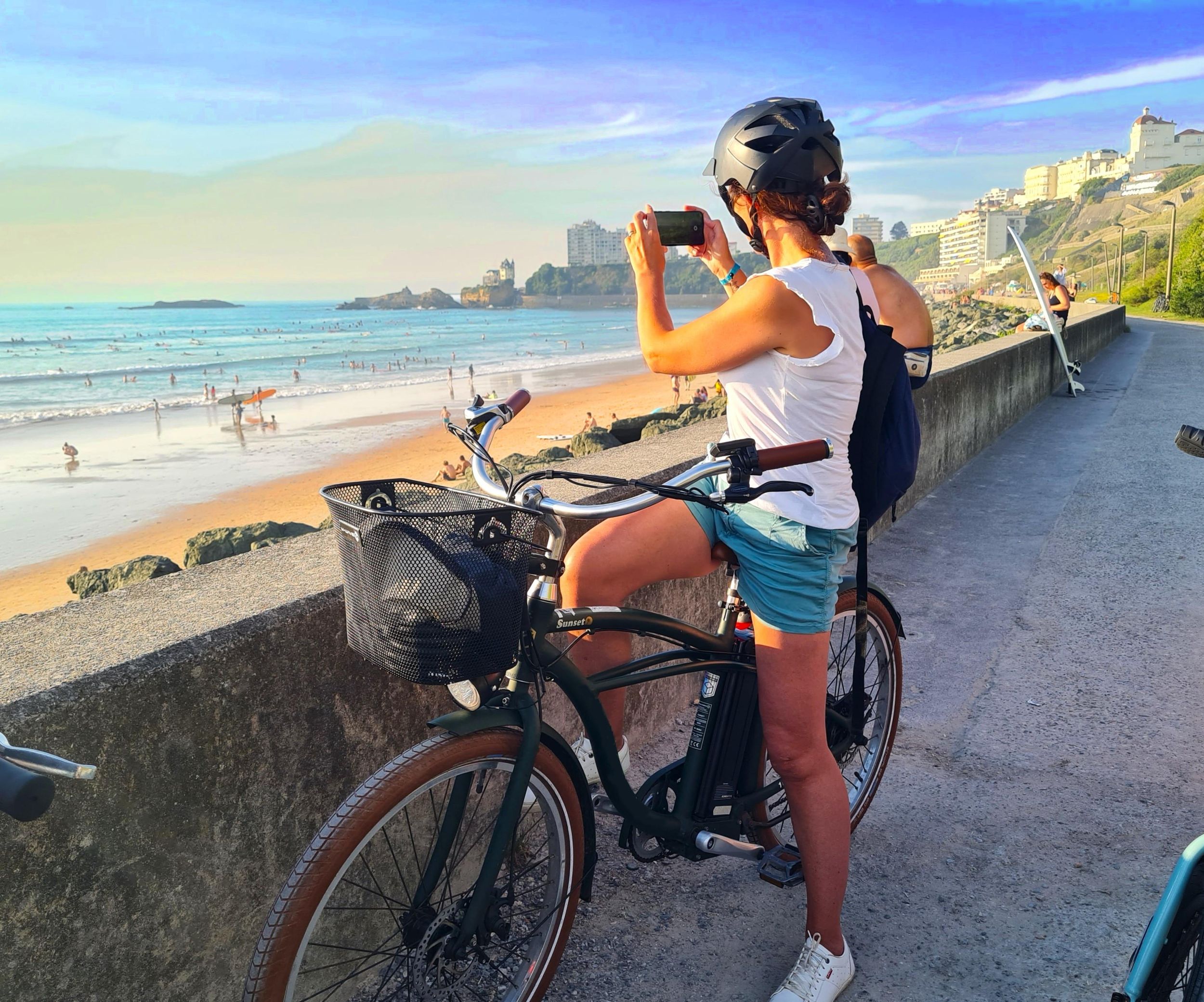 Geführte E-Bike-Tour bei Sonnenuntergang & leckere Kleinigkeit