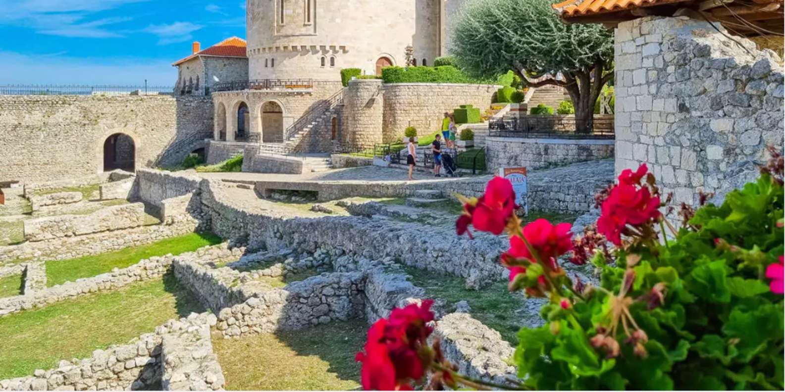 Von Tirana aus: Burg Kruja, Alter Basar & Sari Salltik Tour | GetYourGuide