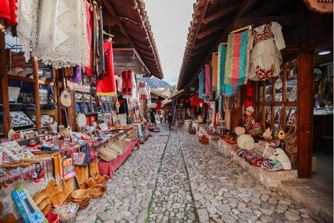 Z Tirany: zamek Kruja i stary bazar z Tirany