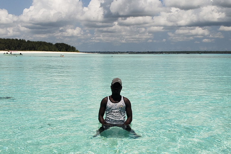 Mnemba Schnorcheln und Schwimmen mit Delfinen