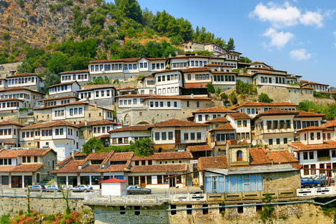 De Tirana: patrimoine de l'unesco de la ville de BeratDe Tirana : visite privée de la ville de Berat avec déjeuner