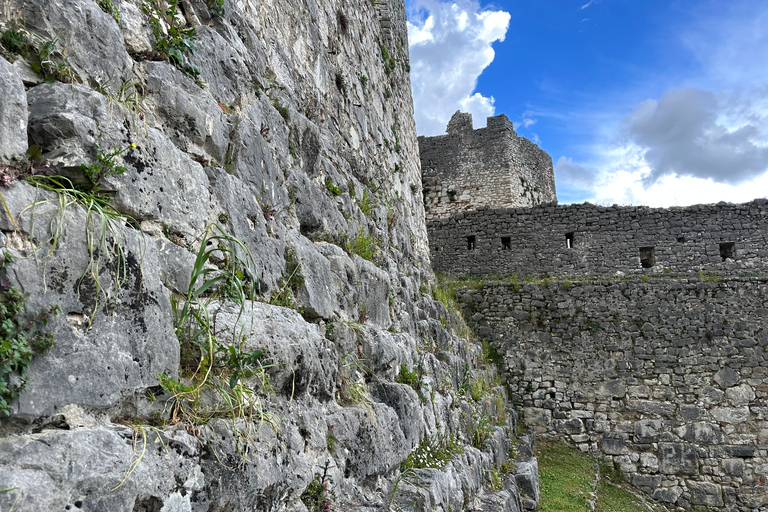 Da Tirana: Berat City Patrimonio dell&#039;UNESCO e tour del lago BelshiTour con servizio di prelievo e rientro in hotel a Tirana