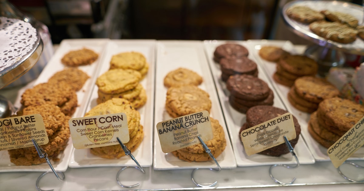 NYC Hell's Kitchen Dessert Walking Tour mit Verkostungen GetYourGuide