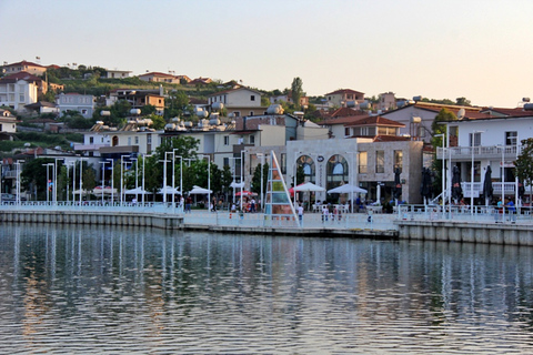 De Tirana: Berat City Heritage UNESCO e Belshi Lake TourExcursão com serviço de busca no hotel e traslado de ida e volta em Tirana