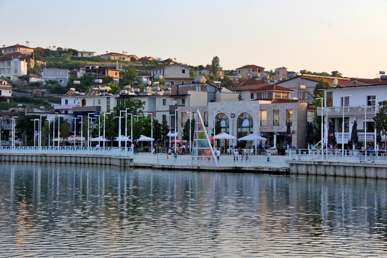 De Tirana: Berat City Heritage UNESCO e Belshi Lake TourExcursão com serviço de busca no hotel e traslado de ida e volta em Tirana