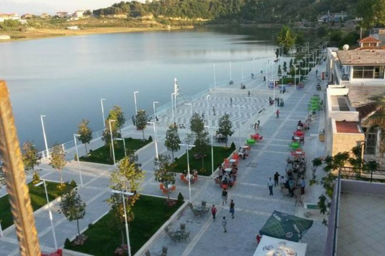 Da Tirana: Berat City Patrimonio dell&#039;UNESCO e tour del lago BelshiTour con servizio di prelievo e rientro in hotel a Tirana