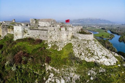Fom Tirana: Shkodra Castle and Skanderbeg's Tomb in Lezha