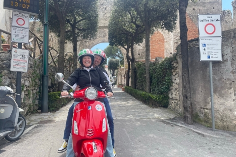 Z Ravello lub Salerno: Vespa Amalfi Coast Tour z przystankami
