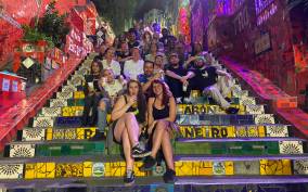 Rio: Pub Crawl in Lapa with Cachaça Tasting and Live Samba