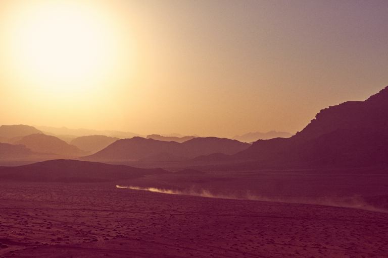 Z Wadi Rum: 5-godzinna wycieczka jeepem z posiłkami i noclegiem