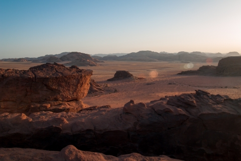 Van Wadi Rum: 5-uur durende jeeptour met maaltijden en overnachting