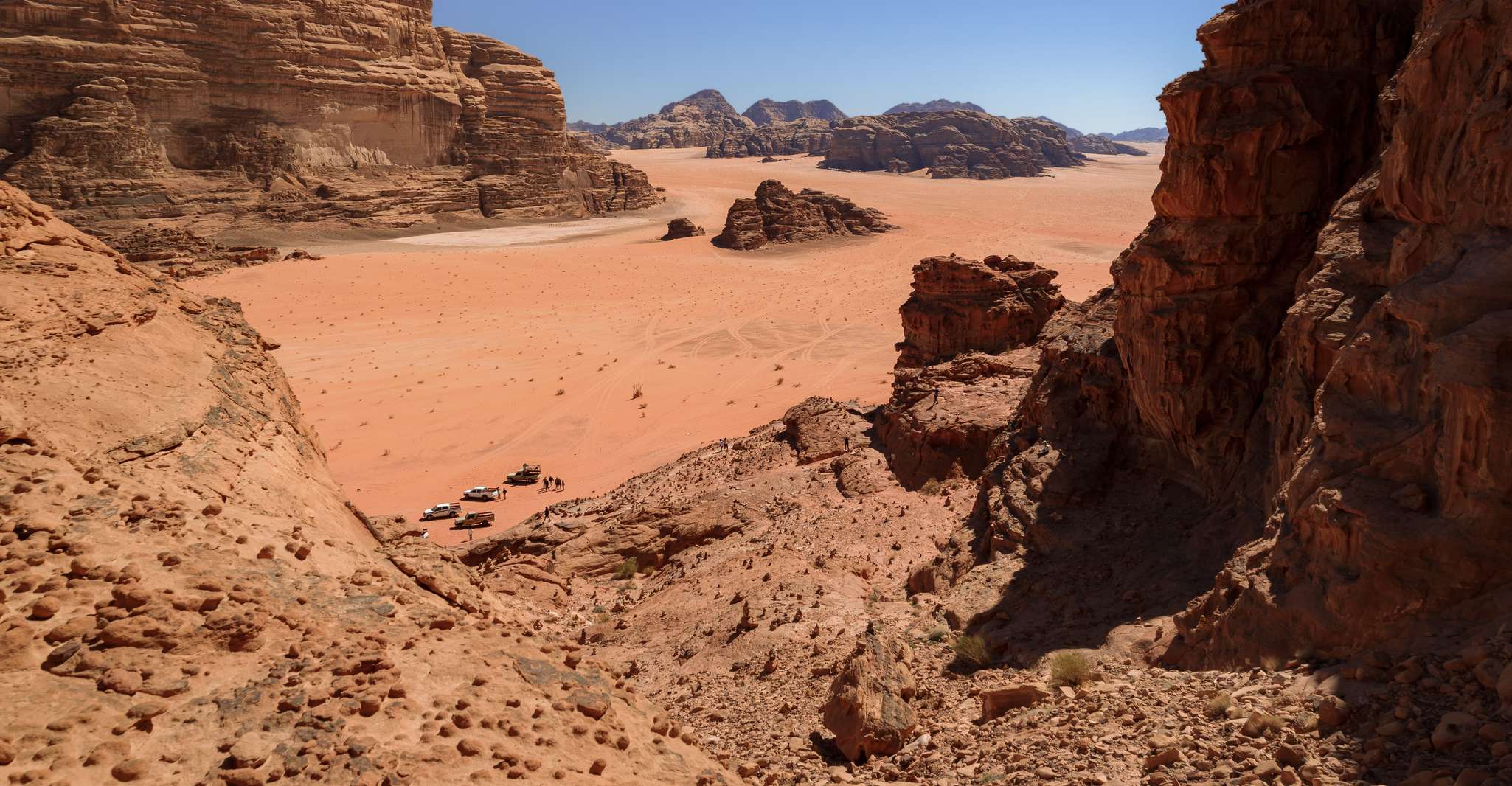 From Wadi Rum, 5-Hour Jeep Tour with Meals & Overnight Stay - Hizvo