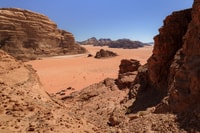Von Wadi Rum, 5-stündige Jeep-Tour mit Mahlzeiten & Übernachtung - Hizvo