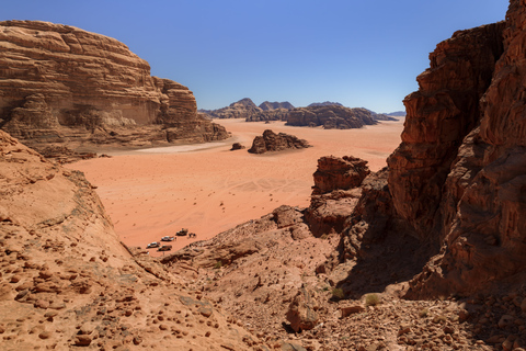 Da Wadi Rum: tour in jeep di 5 ore con pasti e pernottamentoDa Wadi Rum: tour in jeep di 5 ore con pasti e soggiorno di 1 notte