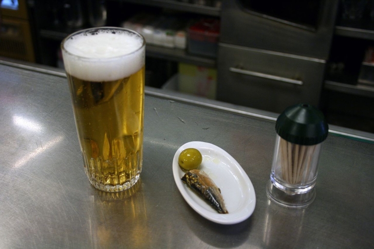 Las Palmas: Tapas y Copas en la Ciudad ViejaLas Palmas: tapas y bebidas después del atardecer
