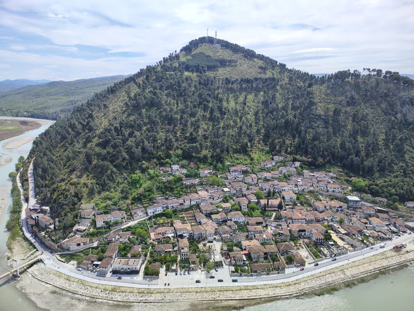 Von Tirana, private Berat Stadtrundfahrt und Weinprobe - Hizvo