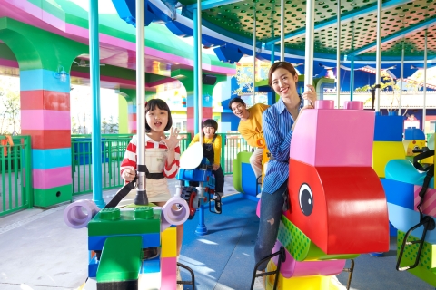 Depuis Séoul : Excursion d'une journée à Legoland avec Gangchon Railbike ou NamiVisite partagée de Nami : Rendez-vous à l'université de Hongik (Hondae)