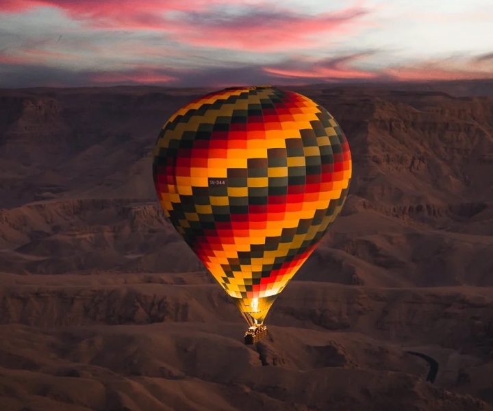Luxor: Hot Air Balloon Ride over Luxor Relics at Sunrise