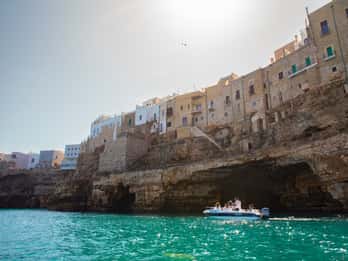 Polignano a Mare: Boat Tour with Prosecco and Snacks