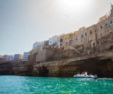 Polignano a Mare: Boat Tour with Prosecco and Snacks