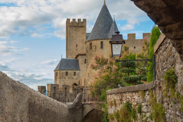 Les remparts médiévaux de Carcassonne : Une visite autoguidée
