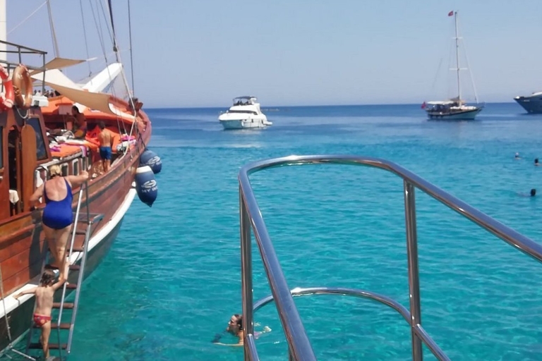 Bodrum : Excursion en bateau d'une journée avec prise en charge à l'hôtelAu point de rencontre